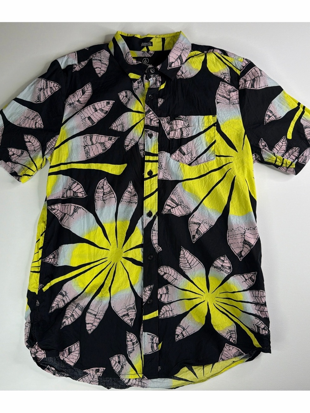 Volcó  Men's Black Floral Short-Sleeve Shirt - Yellow & Pink Accent